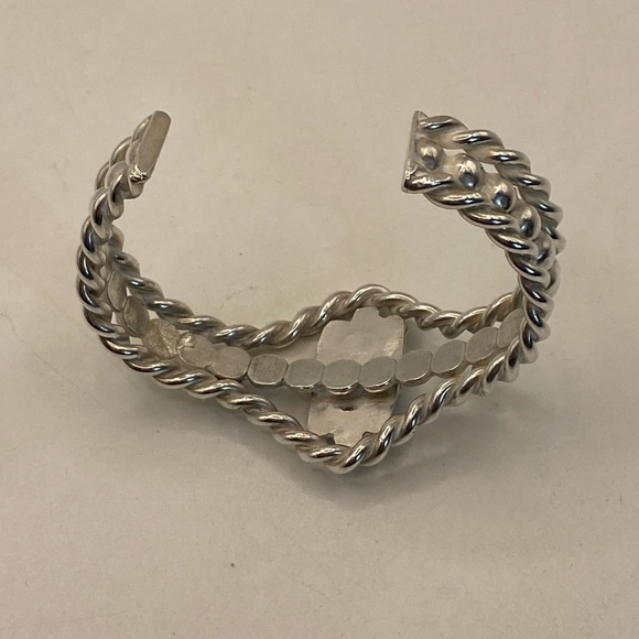 Sold - Picture 4 of 11